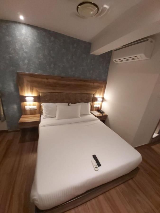 Fluorescent By Bizzgrow Hotels International Airport - Formerly Known As Byaris International Мумбай Екстериор снимка