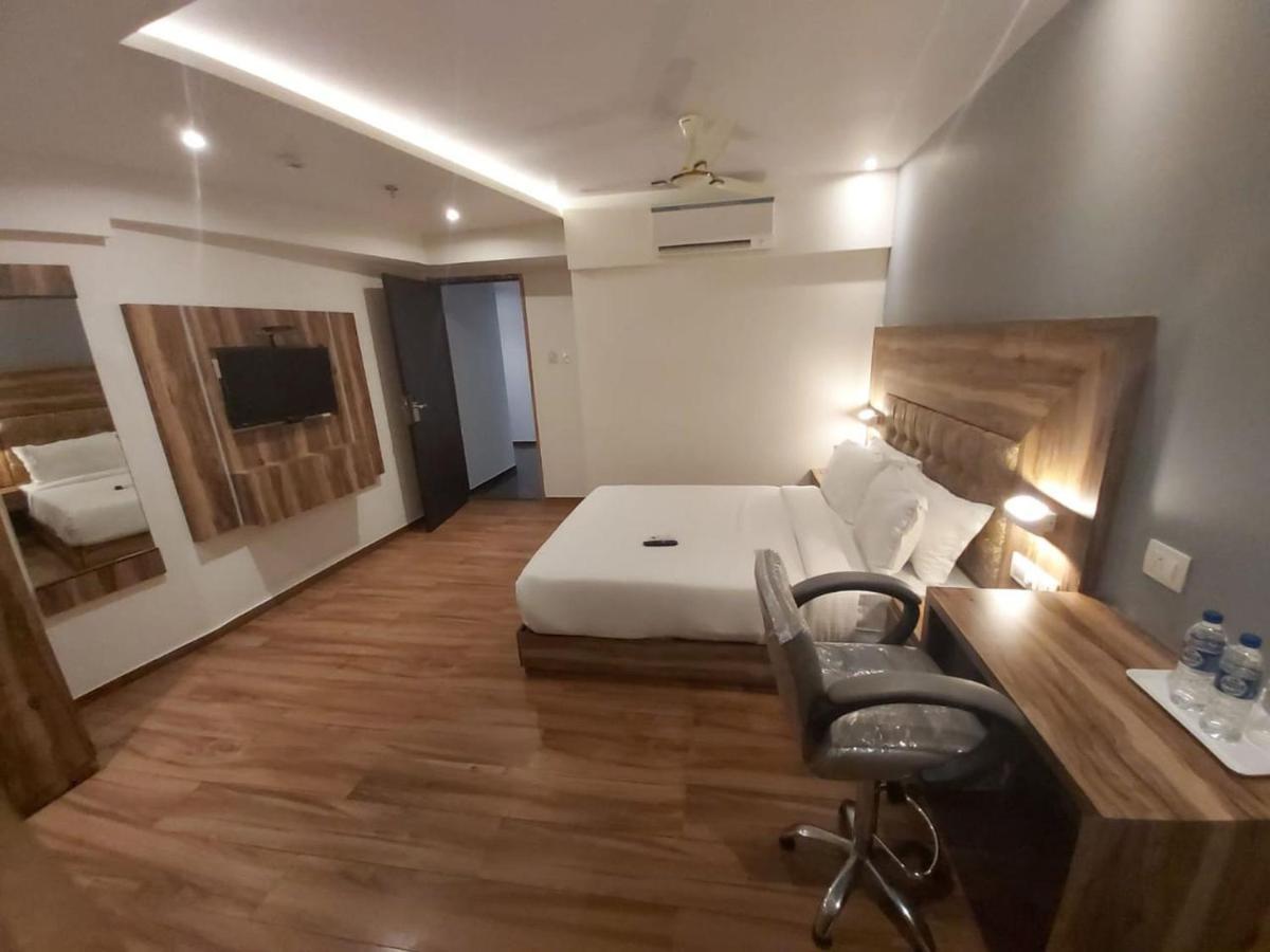 Fluorescent By Bizzgrow Hotels International Airport - Formerly Known As Byaris International Мумбай Екстериор снимка